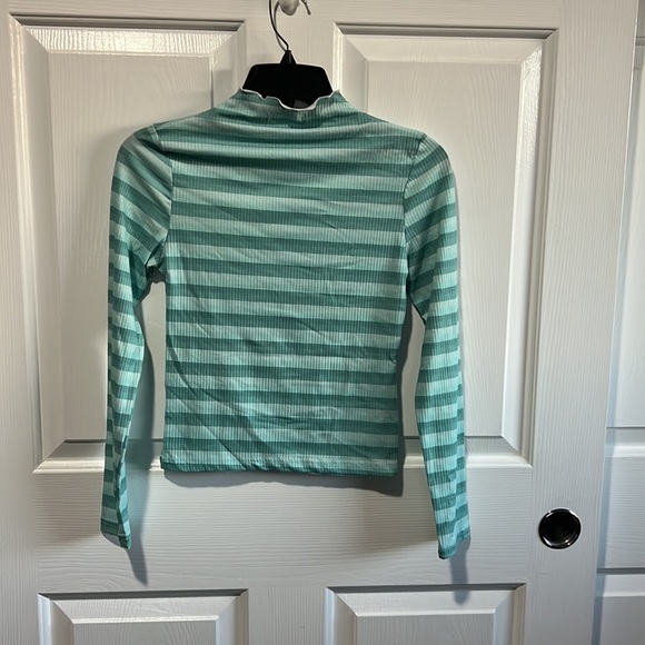 Cali Be Mint Green Mock Turtleneck...MSRP $20 - Picture 3 of 3